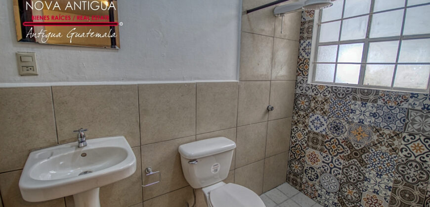 A4123 – Cute apartment only 4 blocks away from the Central Park