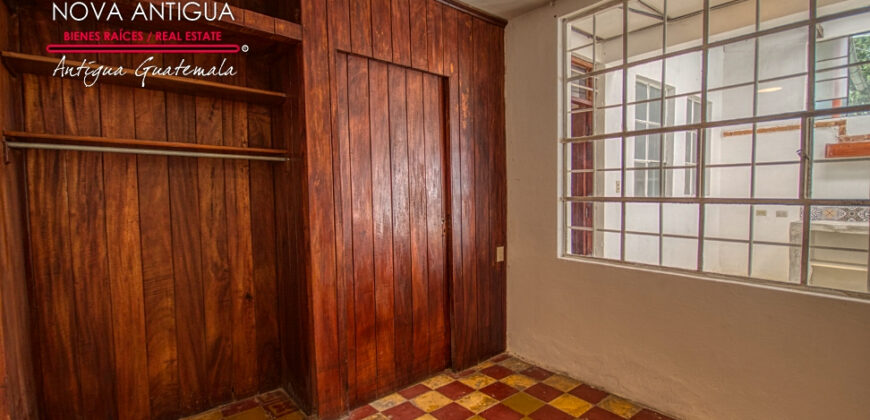 A4123 – Cute apartment only 4 blocks away from the Central Park