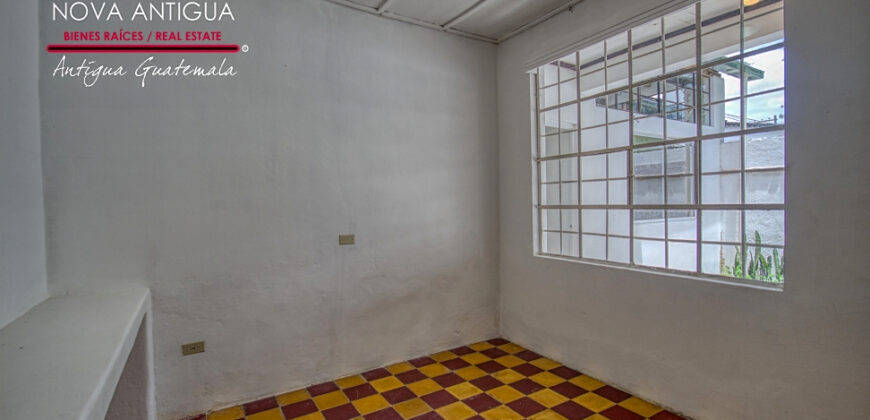 A4123 – Cute apartment only 4 blocks away from the Central Park