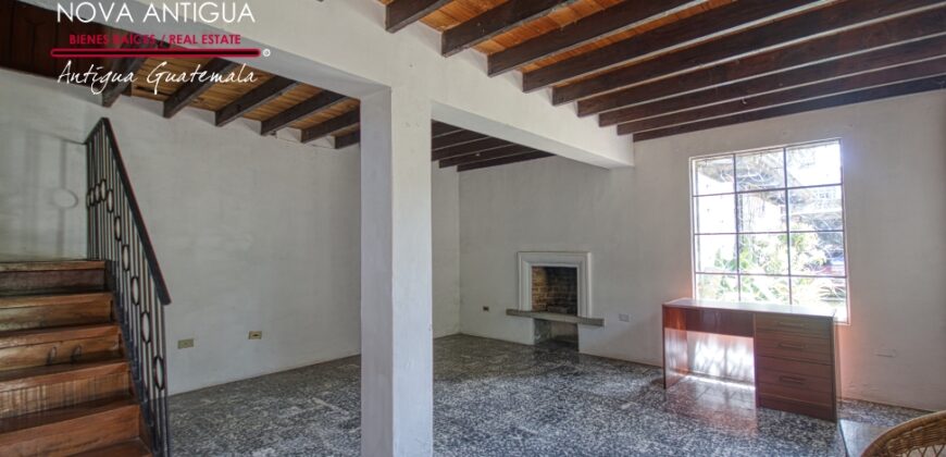 A4126 – Spacious house for rent 4 blocks away from the Central Park