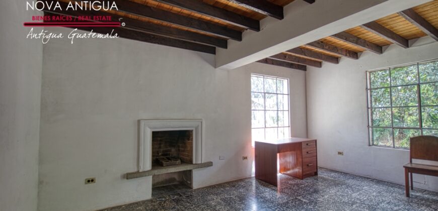 A4126 – Spacious house for rent 4 blocks away from the Central Park