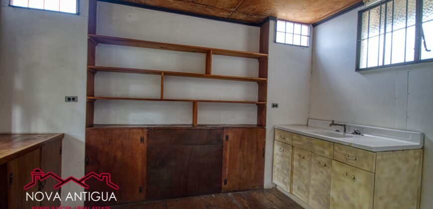 A4126 – Spacious house for rent 4 blocks away from the Central Park