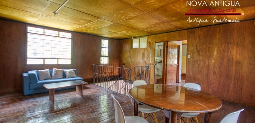 A4126 – Spacious house for rent 4 blocks away from the Central Park