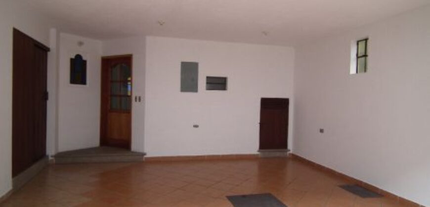 G230 – 3 bedrooms house for rent