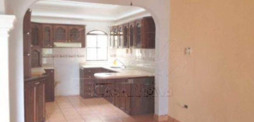 A934 – House For Rent 3 Bedrooms Unfurnished