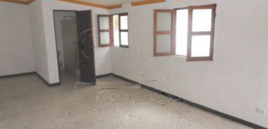 A926 – Casa En Renta 7 Habitaciones Sin Muebles