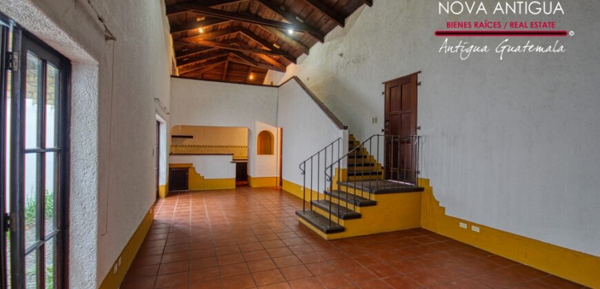 A4138 – Loft for rent in residential area