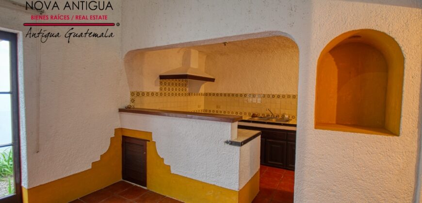 A4138 – Loft for rent in residential area