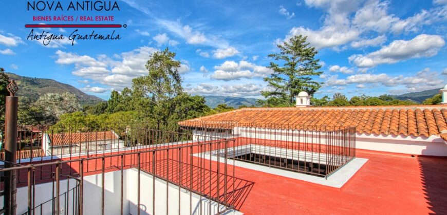 J114 – Casa en condominio residencial Cortijo Las Flores
