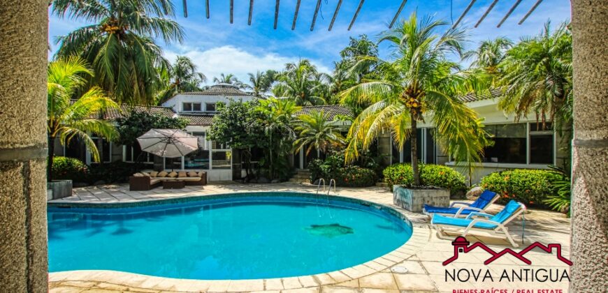 CS010 – Mansión en Costa Sur en condominio exclusivo