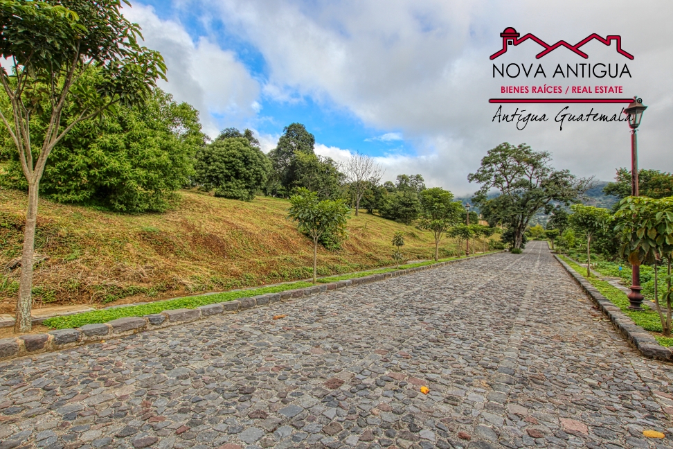 SML02 – Terreno en residencial exclusivo cerca de Antigua Guatemala
