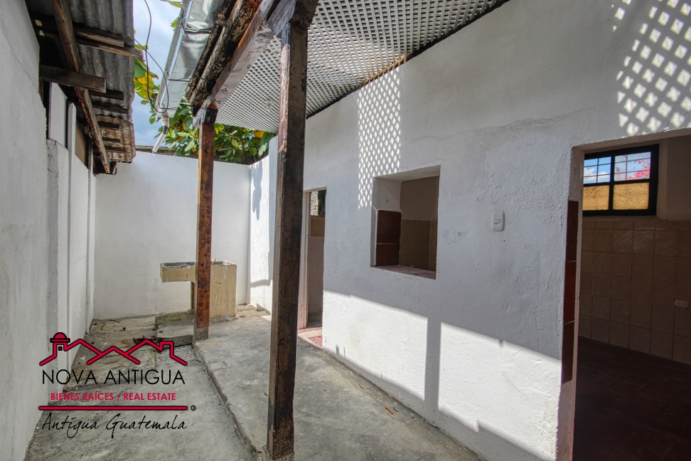 A4142 – Amplio local en renta en Antigua Guatemala