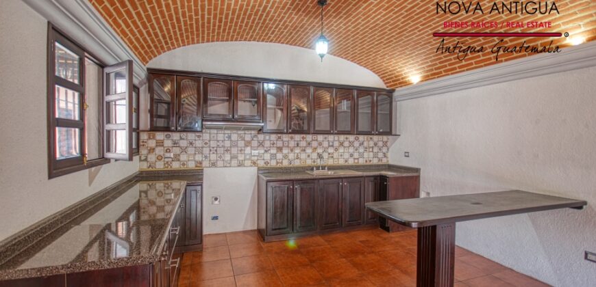 F100 – Beautiful house in Jocotenango