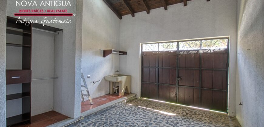 F100 – Beautiful house in Jocotenango