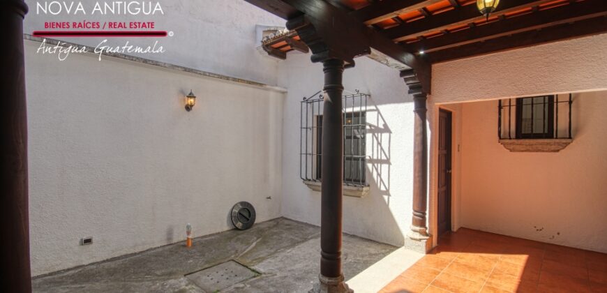 F100 – Beautiful house in Jocotenango