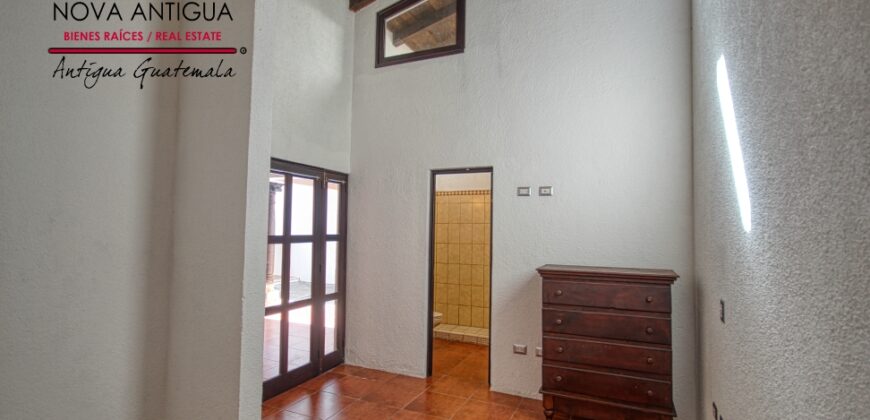 F100 – Beautiful house in Jocotenango