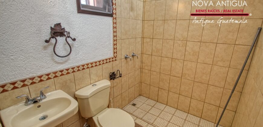 F100 – Beautiful house in Jocotenango