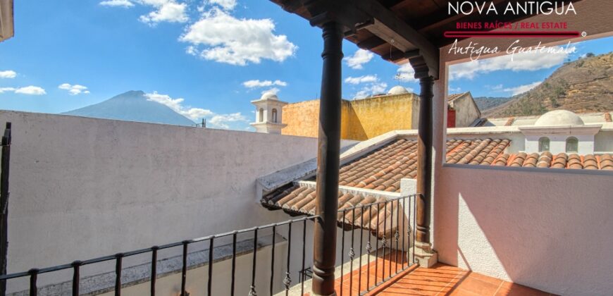 F100 – Beautiful house in Jocotenango