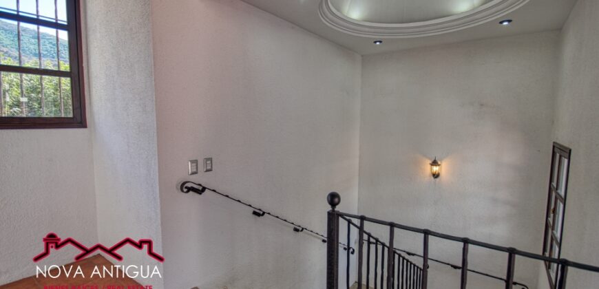 F100 – Beautiful house in Jocotenango