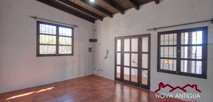 F100 – Bonita casa en el area de Jocotenango