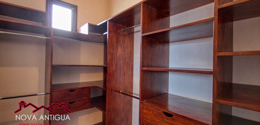 F100 – Beautiful house in Jocotenango