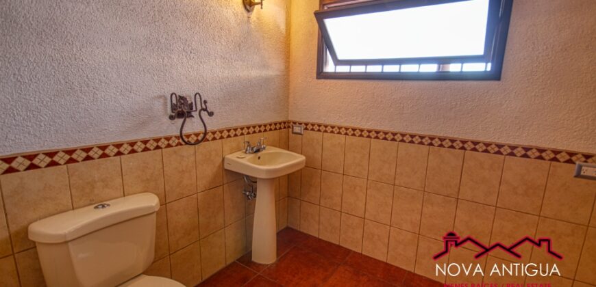 F100 – Beautiful house in Jocotenango