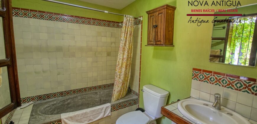 A4152 – Cozy house unfurniture