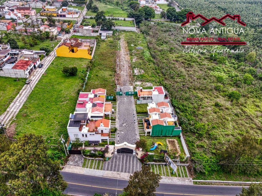 T437 –  Building lots in gated community in San Miguel Dueñas