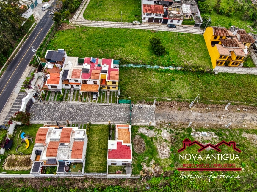 T437 –  Building lots in gated community in San Miguel Dueñas