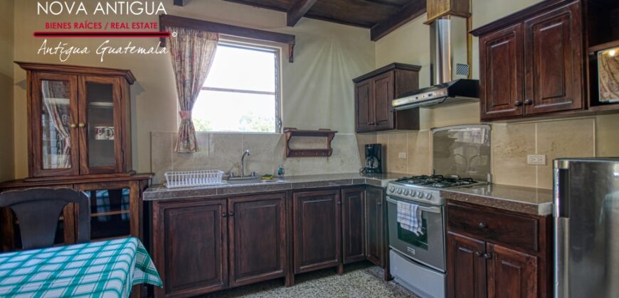 A4160 – Apartment in the center of Antigua Guatemala