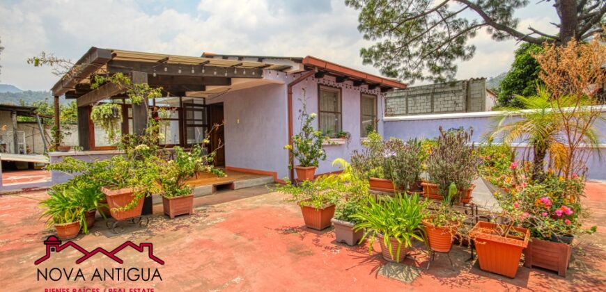 A4160 – Apartment in the center of Antigua Guatemala