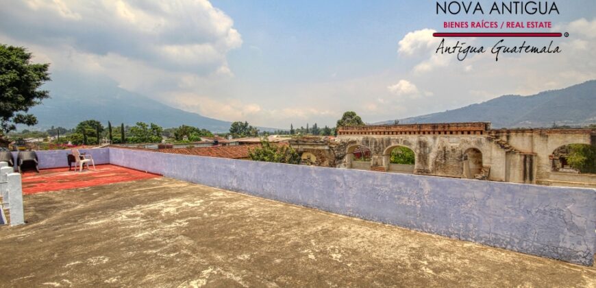 A4160 – Apartment in the center of Antigua Guatemala