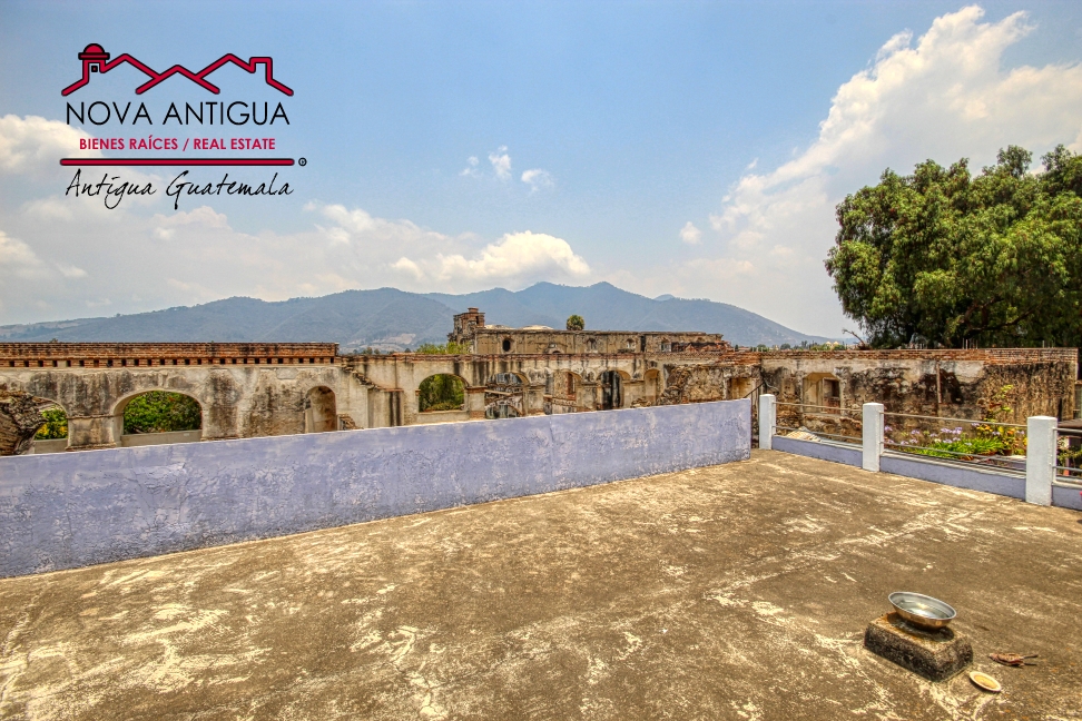 A4160 – Apartment in the center of Antigua Guatemala