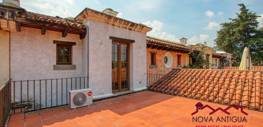 C4006 – Beautiful loft in private residential