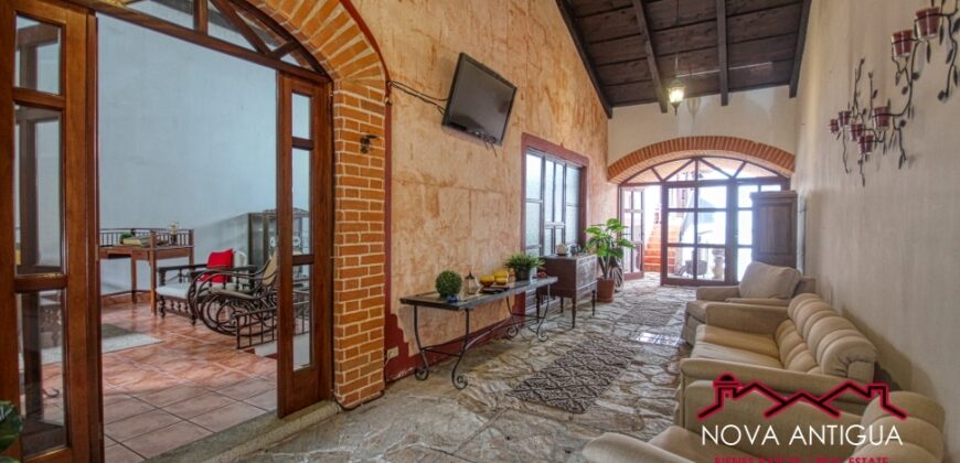 A4164 – Nice furnished house in condominium