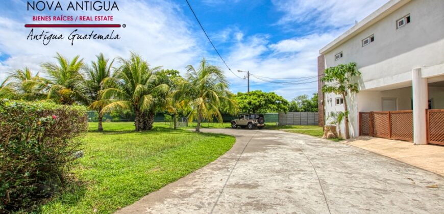 CS021 – Beach house in gated community in Iztapa