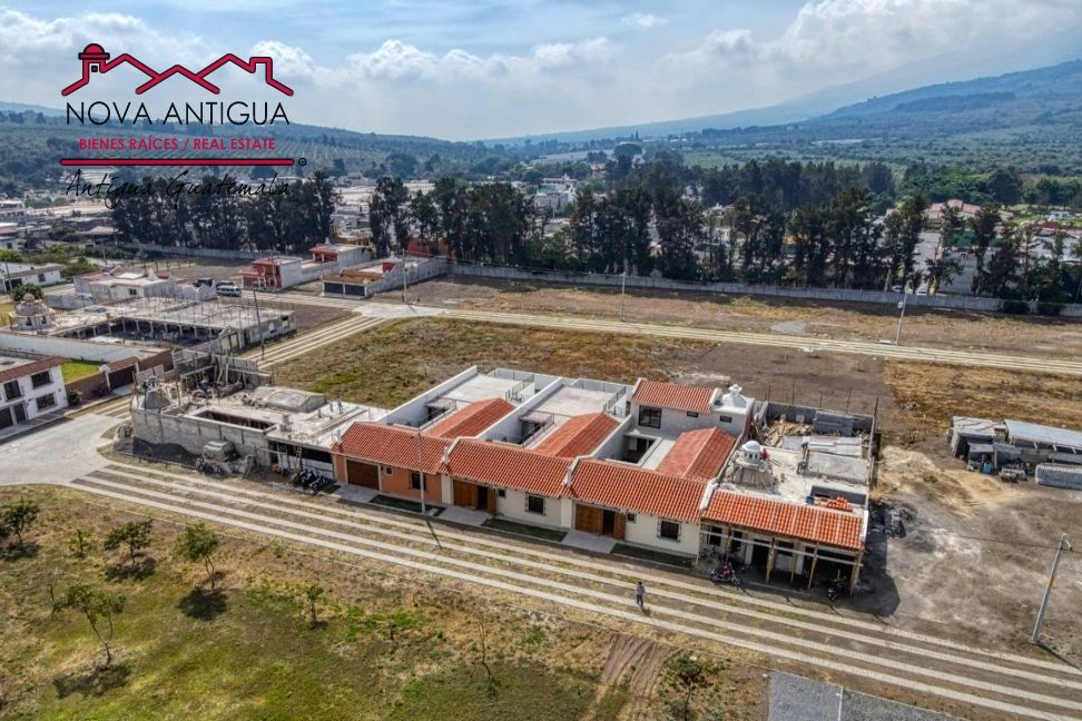 T438 –  Building lots in gated community in San Miguel Dueñas
