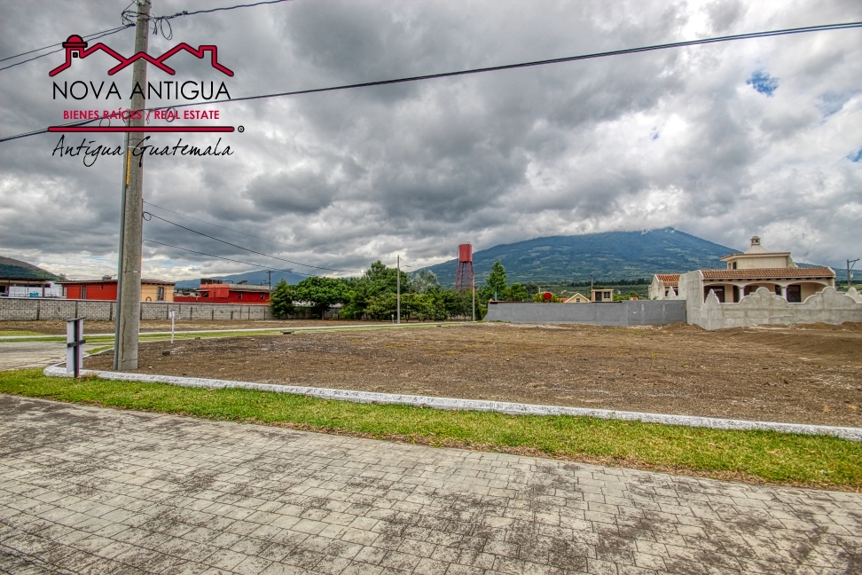 T438 –  Building lots in gated community in San Miguel Dueñas
