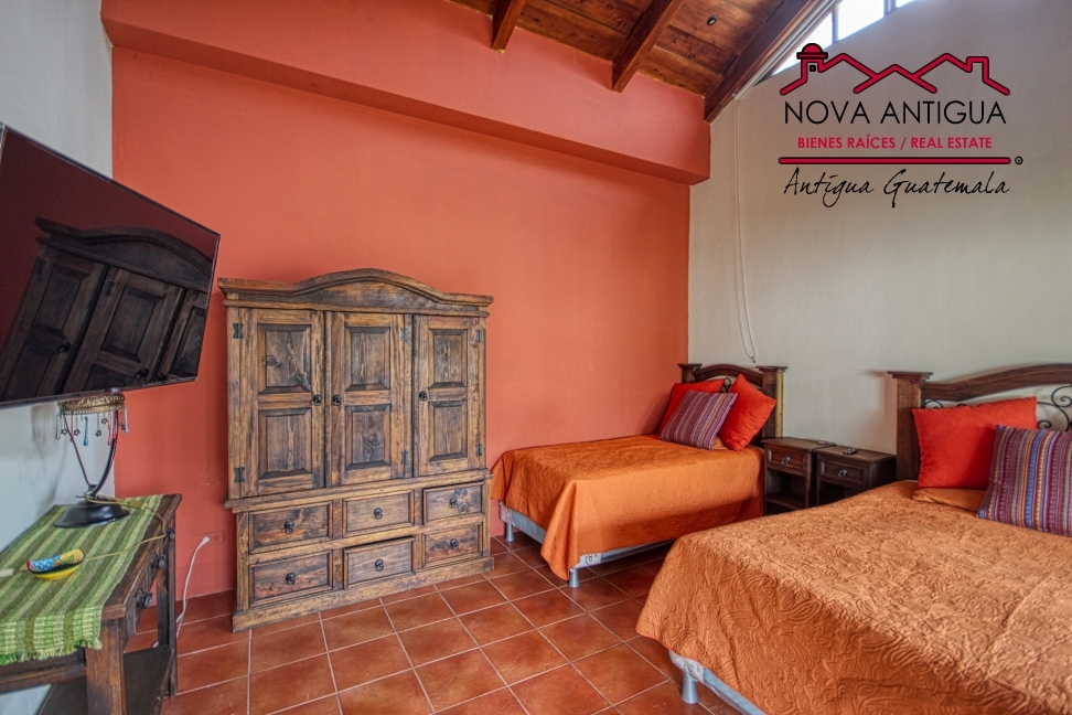 A4168 – Excelente casa para la renta en el casco de La Antigua Guatemala