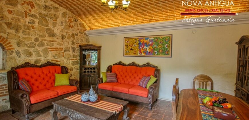 A4168- Excellent house for rent in the center of La Antigua Guatemala