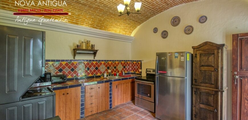 A4168- Excellent house for rent in the center of La Antigua Guatemala