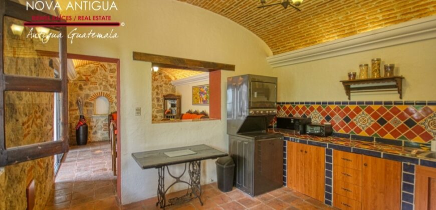 A4168- Excellent house for rent in the center of La Antigua Guatemala