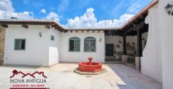 A4169 – Beautiful hause in the central of Antigua