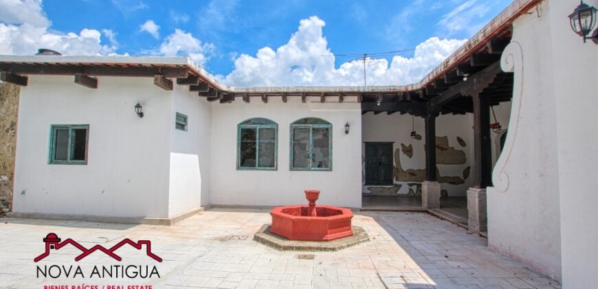 A4169 – Beautiful hause in the central of Antigua