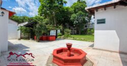 A4169 – Beautiful hause in the central of Antigua