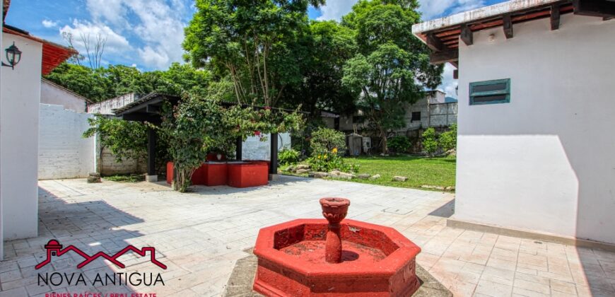 A4169 – Beautiful hause in the central of Antigua