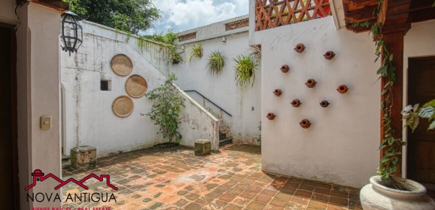 A4172 – Incredible colonial property