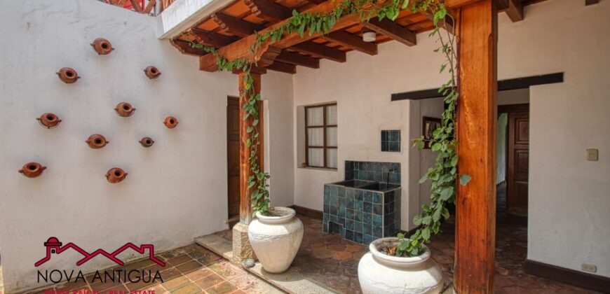 A4172 – Incredible colonial property