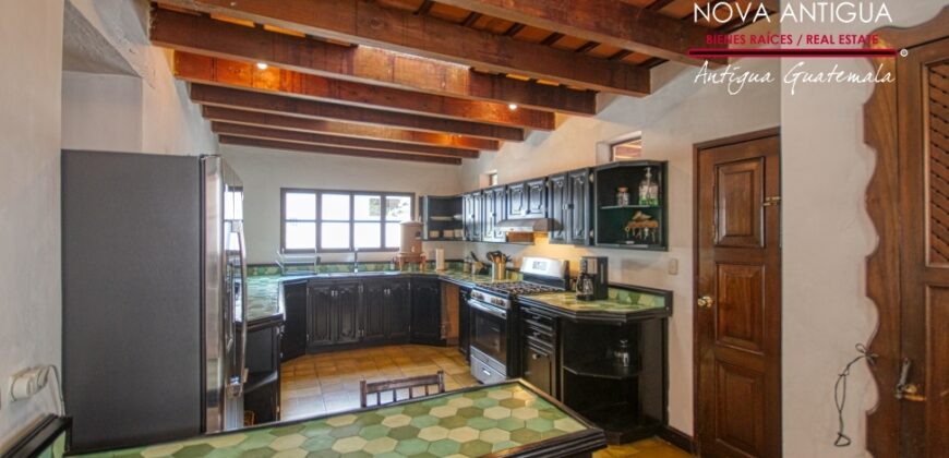 A4172 – Incredible colonial property