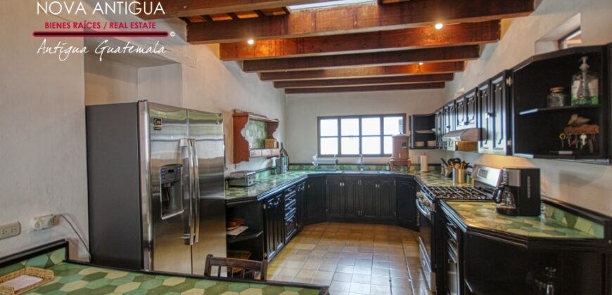 A4172 – Incredible colonial property